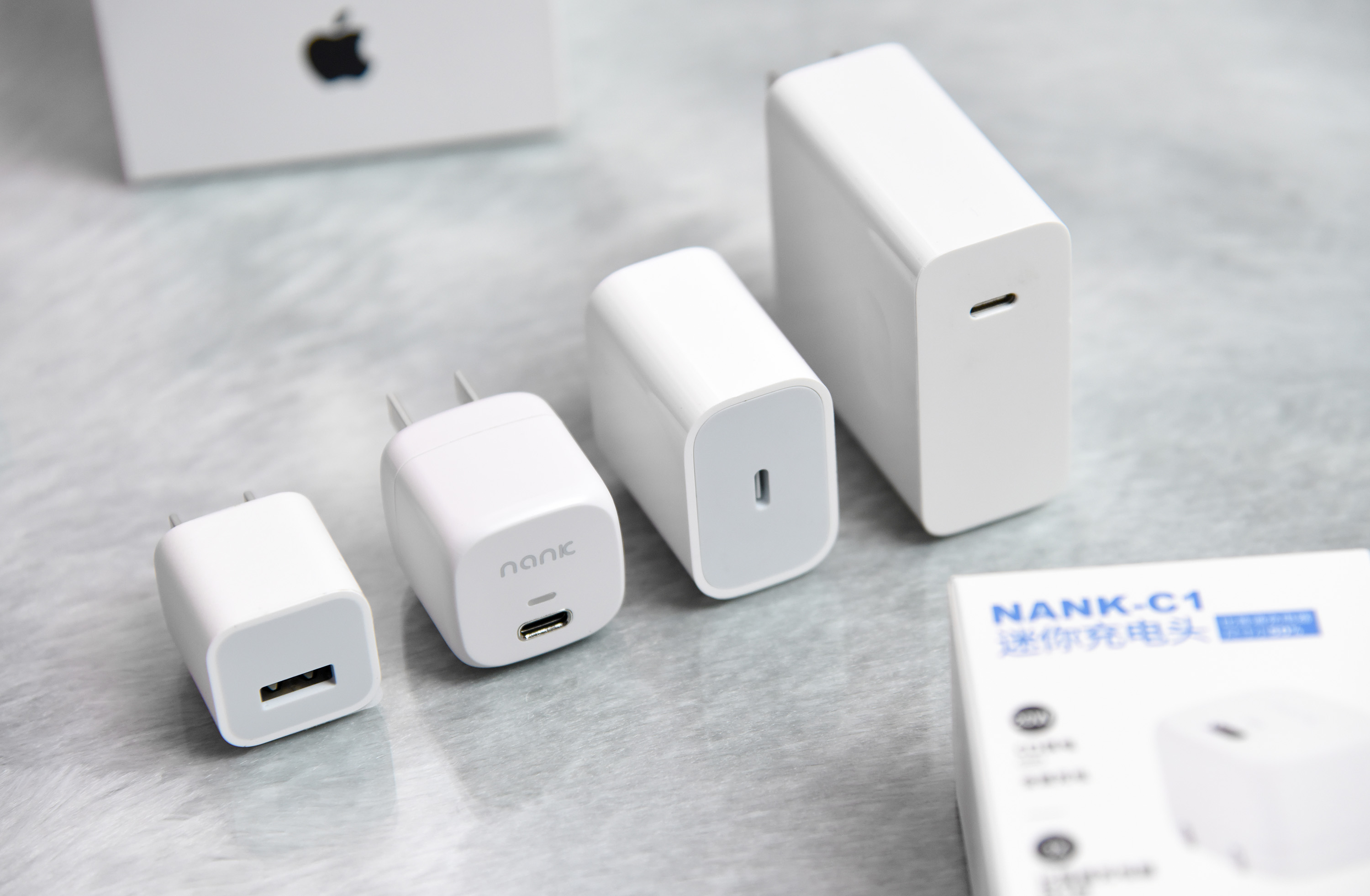 带上南卡充电头C1，节假周末随心满血出游