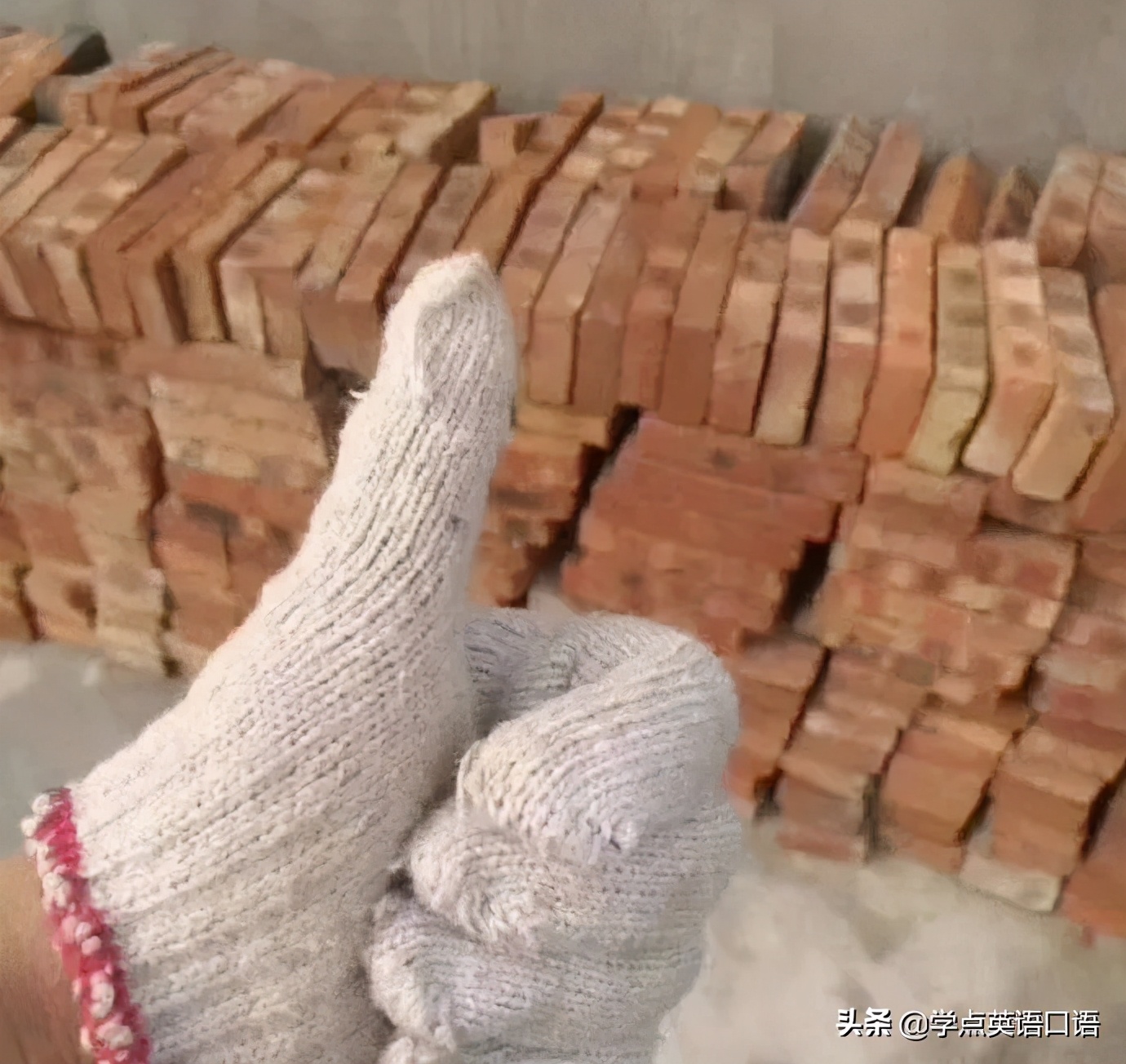 “加油打工人”别翻译成“fightingworkers”