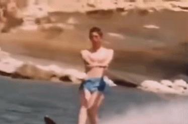 英女王下令封杀50年!王室私生活*片禁**遭泄露,百万人在线吃瓜