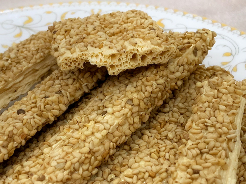 这种糖只有北方才有卖,香甜不粘牙,吃多牙不疼,老人孩子都爱吃