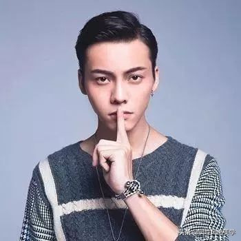 男生上圆下尖脸型适合的清爽发型,下宽上窄的脸型男士发型