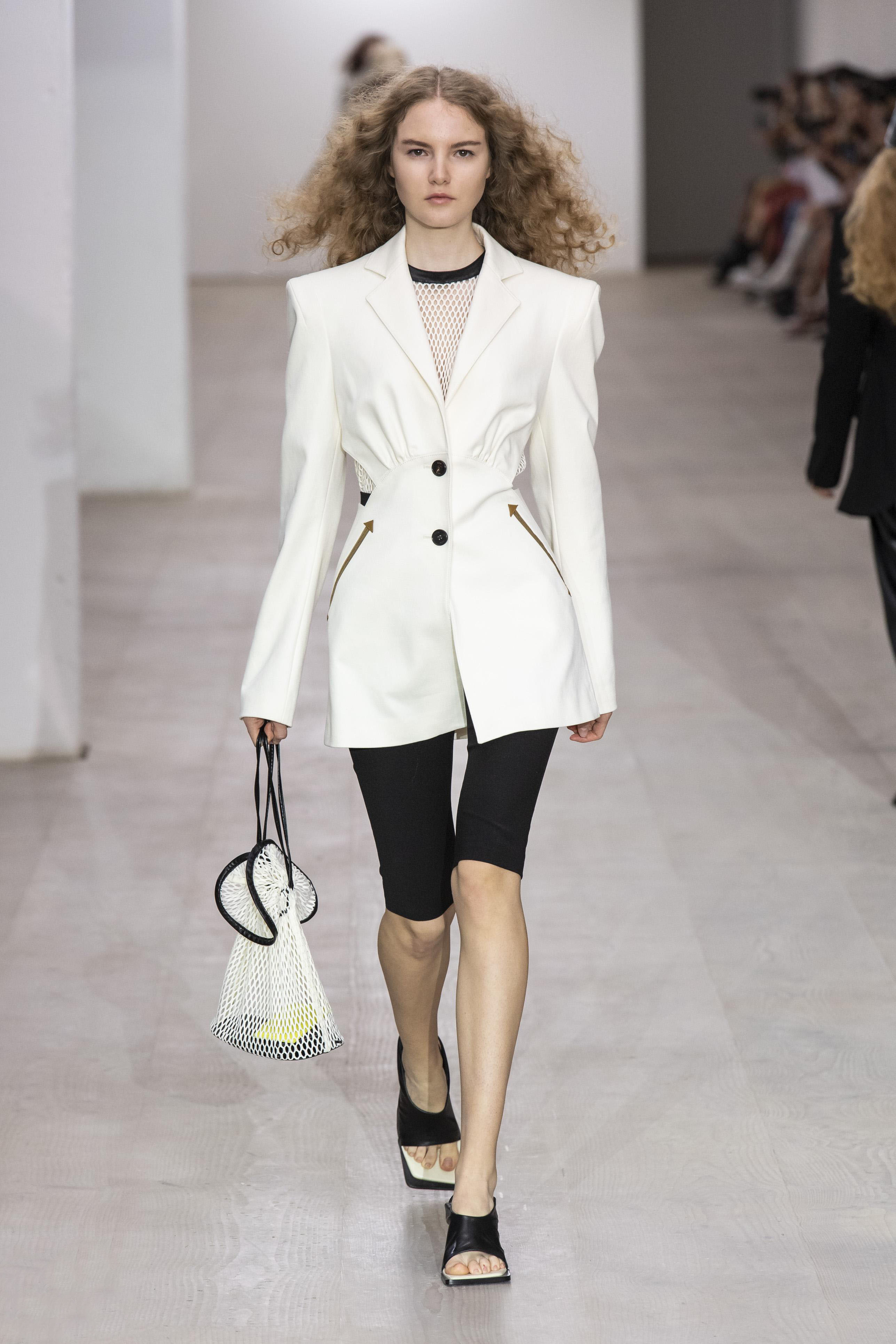 2023秋冬上海时装周秀场设计,2021巴黎高定时装周秀场