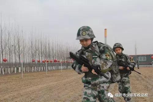 少儿军事夏令营暑假班,军事夏令营助力孩子们实现蜕变