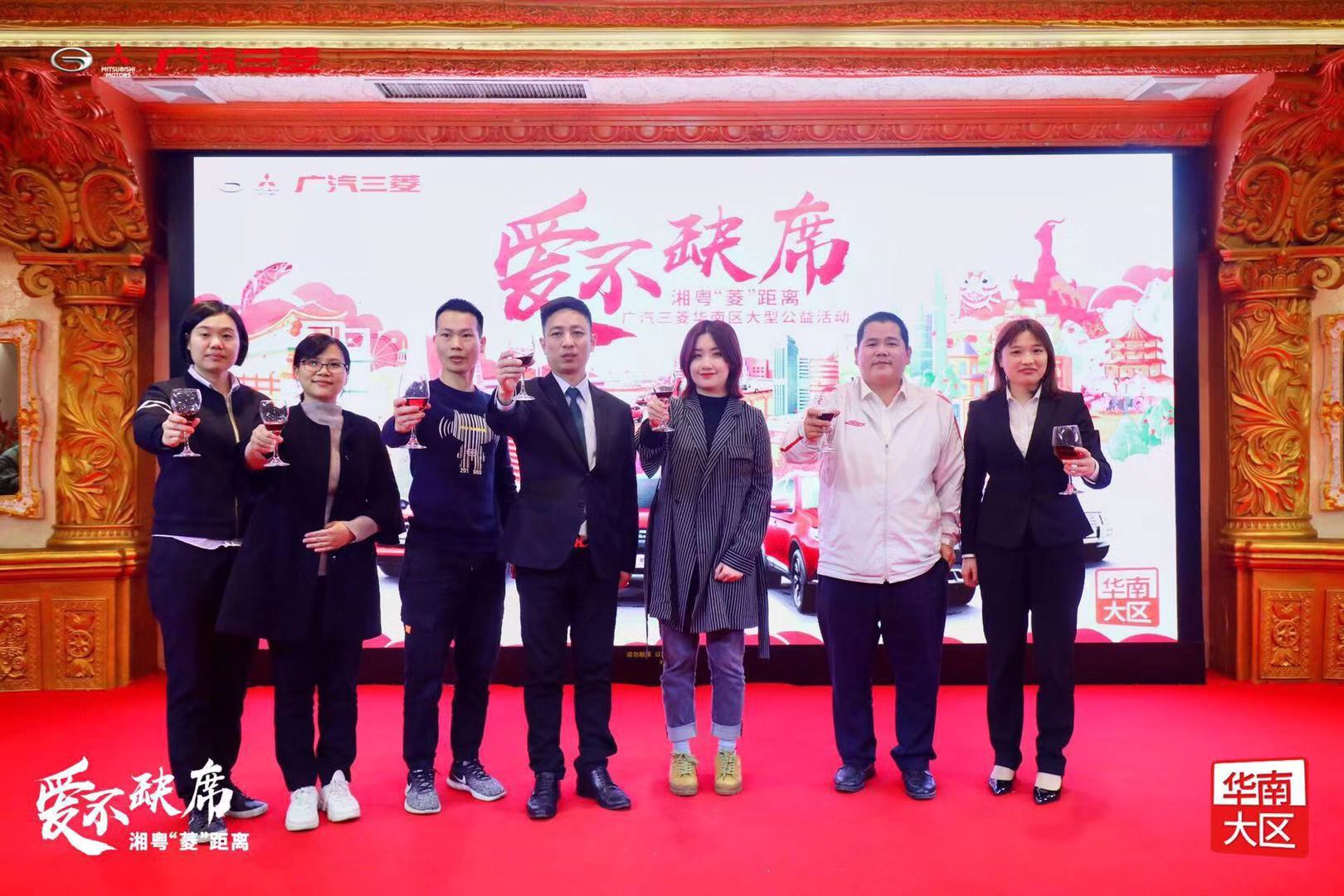 鐖变笉缂哄腑骞挎苯涓夎彵,鐖变笉缂哄腑瀹跺