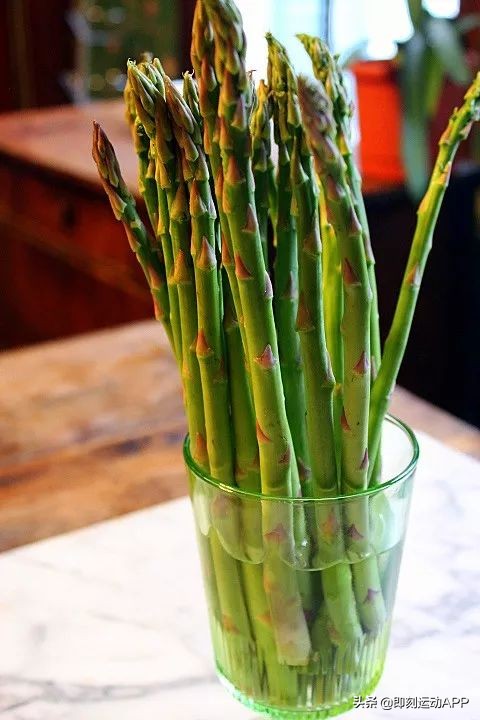 这才是芦笋最正确的做法营养健康,减肥食谱鸡肉卷芦笋