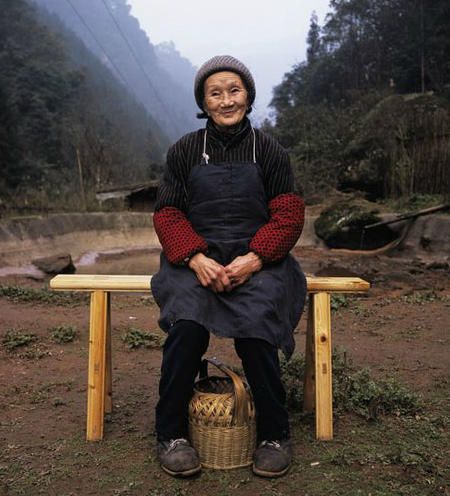 重庆小伙带29岁寡妇隐居深山50年,29岁寡妇跟19岁小伙私奔隐居深山