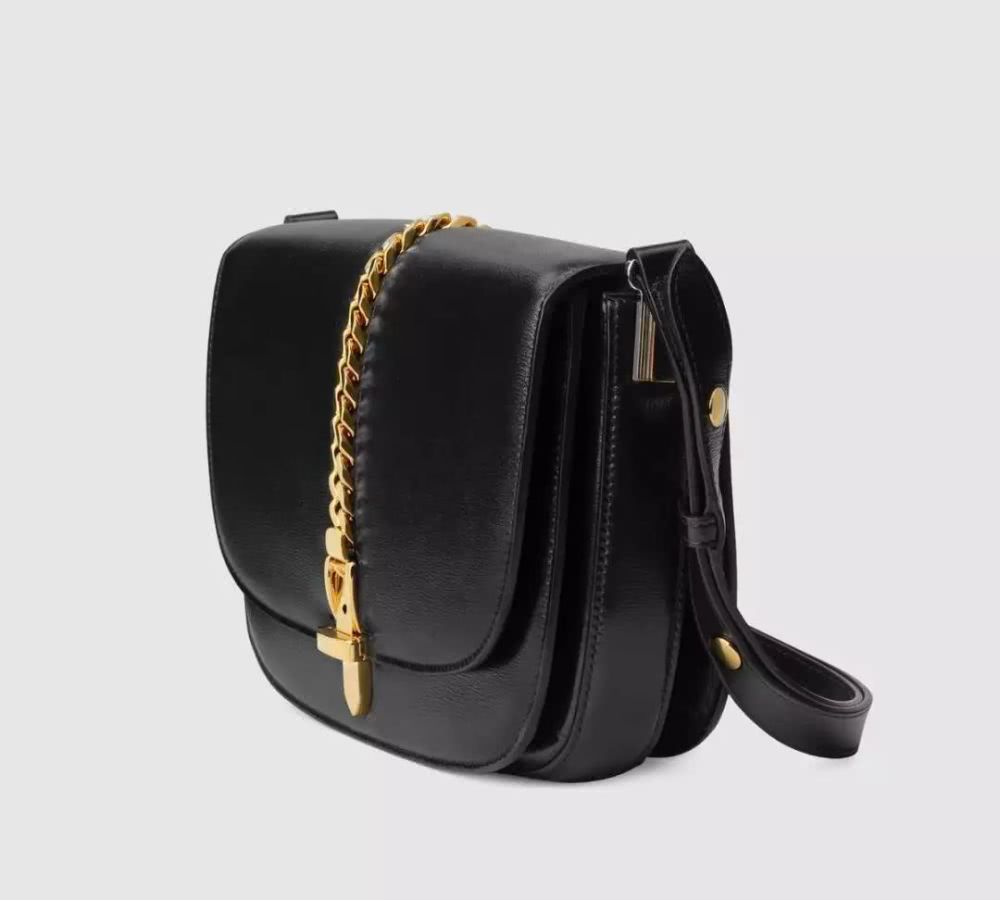 追了《爱的迫降》这么久，我终于看到一只想买的包了