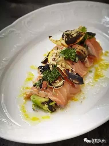 寿司用芥末好吃还是刺身用的芥末,三文鱼刺身除了芥末还有什么