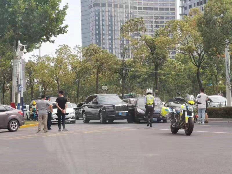 与豪车剐蹭,定损高出保险怎么办?免去赔偿并不是理应如此