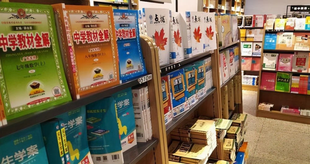 教育部回应家长囤积教辅书，43%网友认为教育内卷主要责任在家长