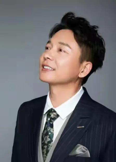 老了和年轻时不一样的男明星,早过了30岁却满满少年感的男明星