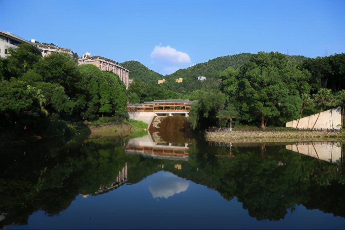 重庆最大的大学校园,重庆教学楼豪华的大学