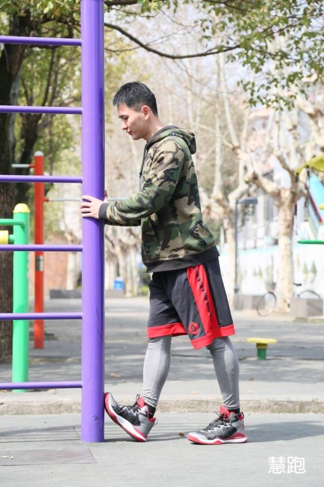 小臂拉伸细节,跳绳热身拉伸动作细节