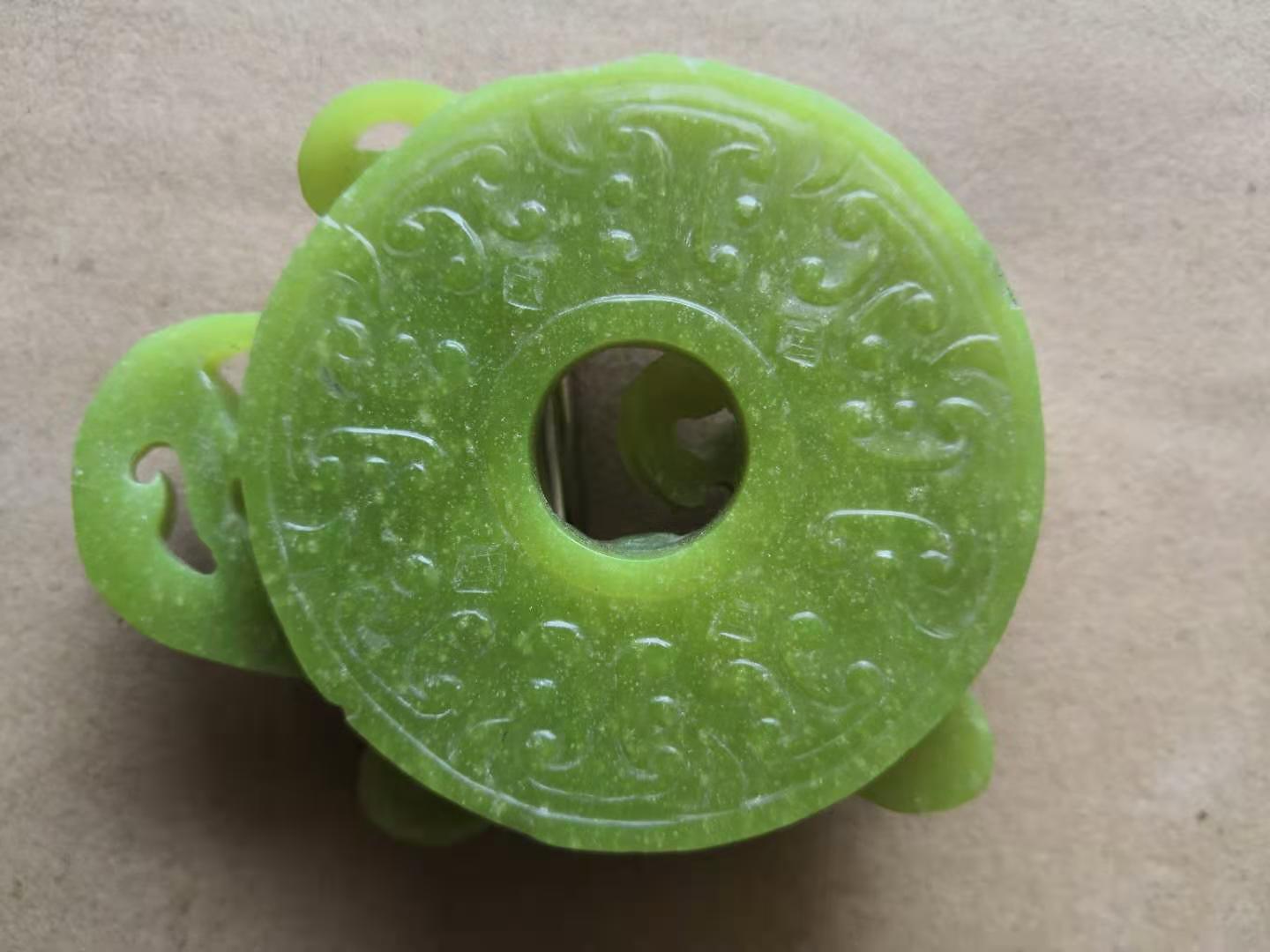 战国阴刻线龙凤纹玉璧图片,高古谷纹玉璧配饰图片