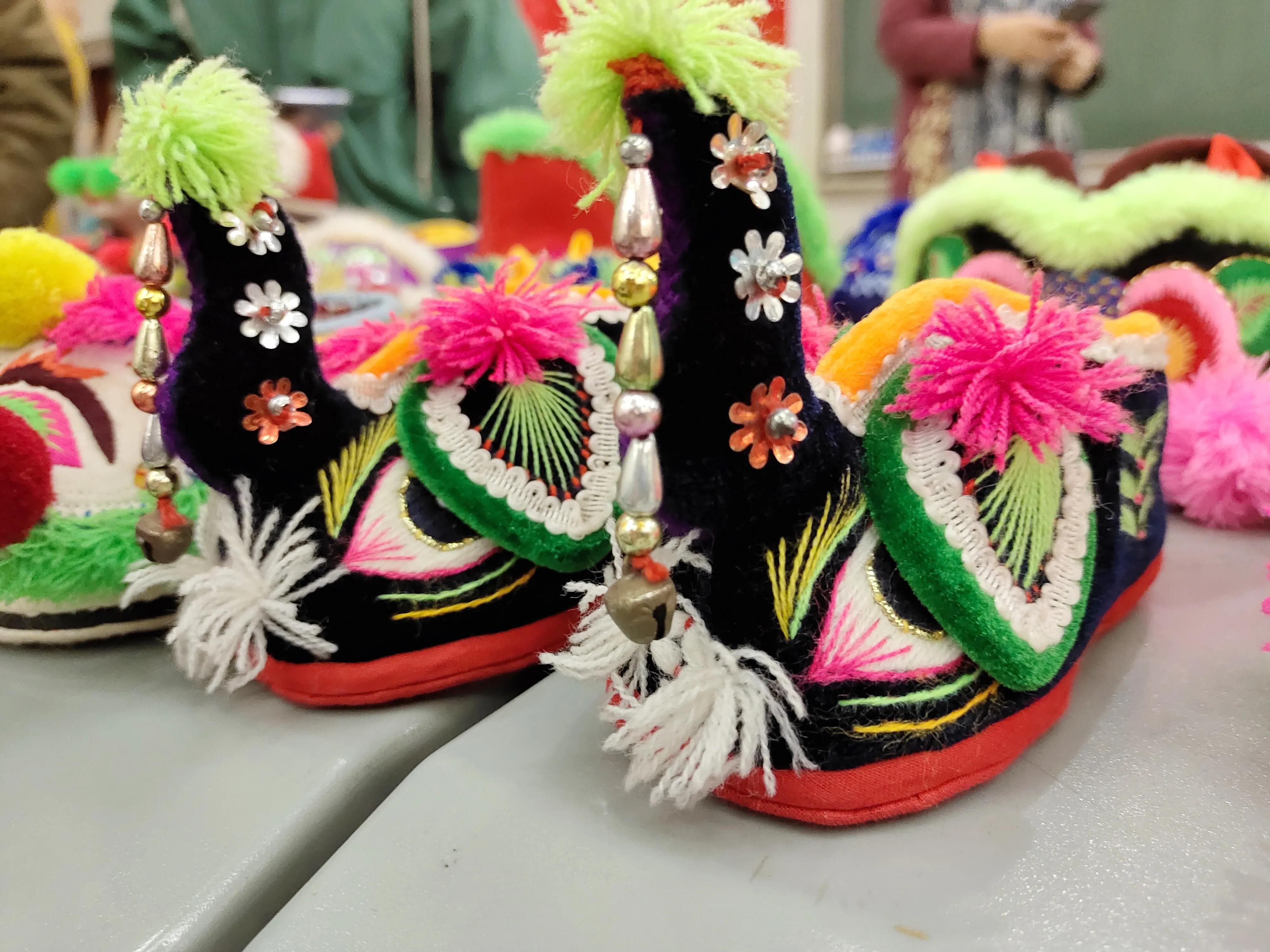 少数民族服装与服饰传承,儿童传统服饰