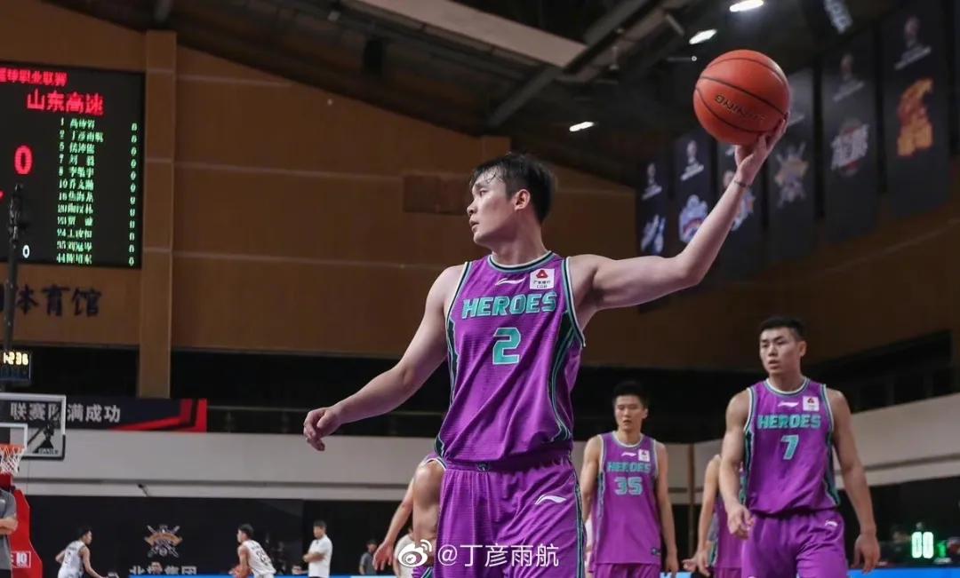 逗妹吐槽,为什么马奎尔这么烂还能踢