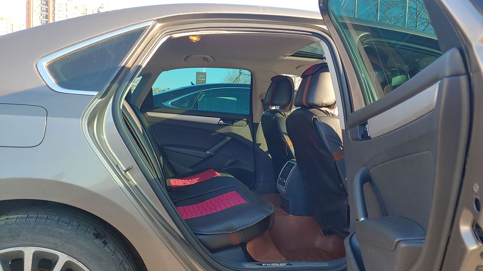 这辆*萨特帕**御尊版1.8T性价比不错：大半喷涂5年半价