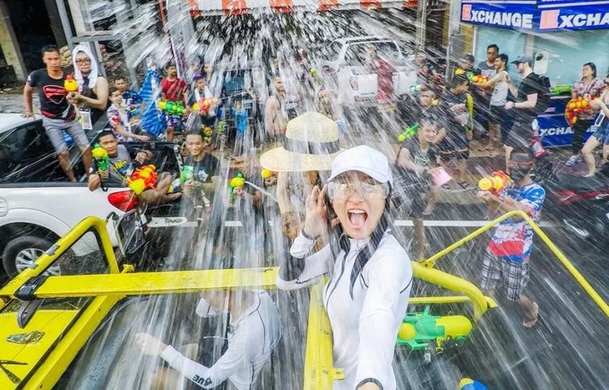 泰国芭提雅好莱坞酒吧泼水节活动,凯哥旅游团在泰国芭提雅泼水节