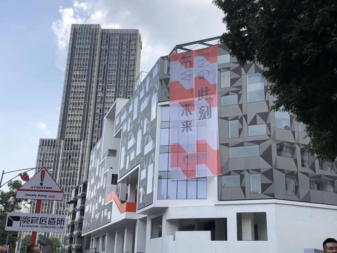 cc鐩存挱gg鎴橀槦,cc鐩存挱绾㈣摑澶ф垬