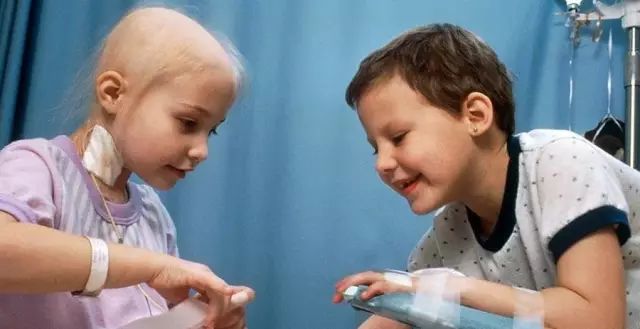 戴15元手表，却秘密捐出560亿：人活到极致，一定是素与简