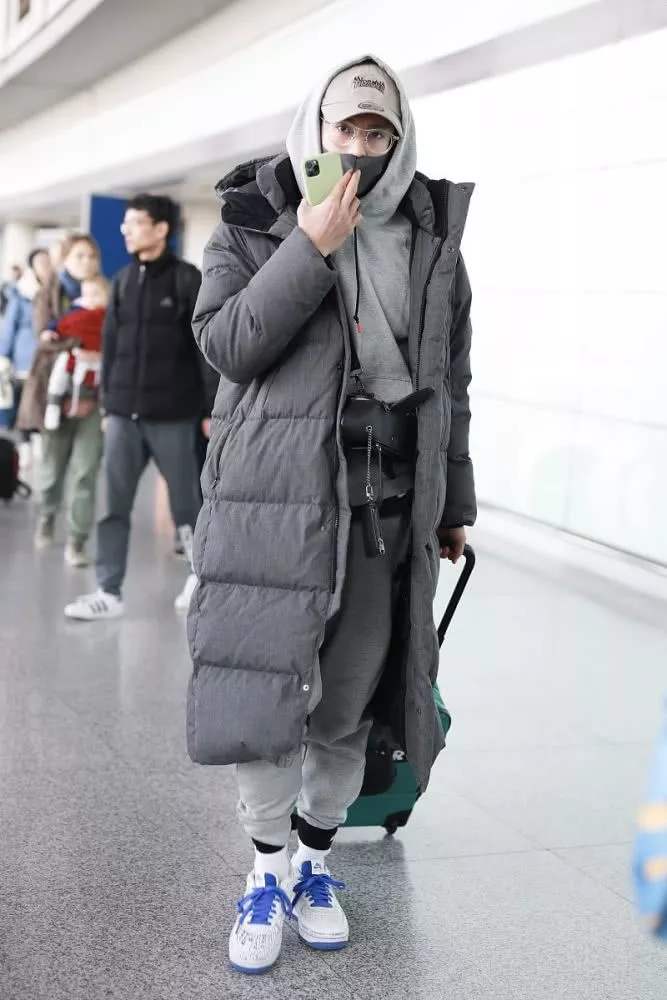 都说明星买鞋容易，看王鹤棣什么水平，万元神鞋打球扫雪毫不心疼