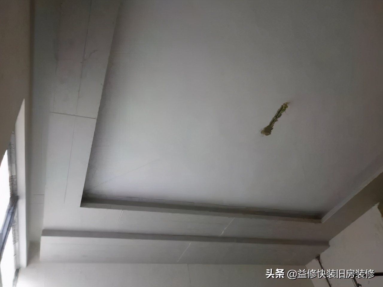 吊顶转角石膏板7字角为什么开裂,石膏板吊顶靠瓷砖位置如何防开裂