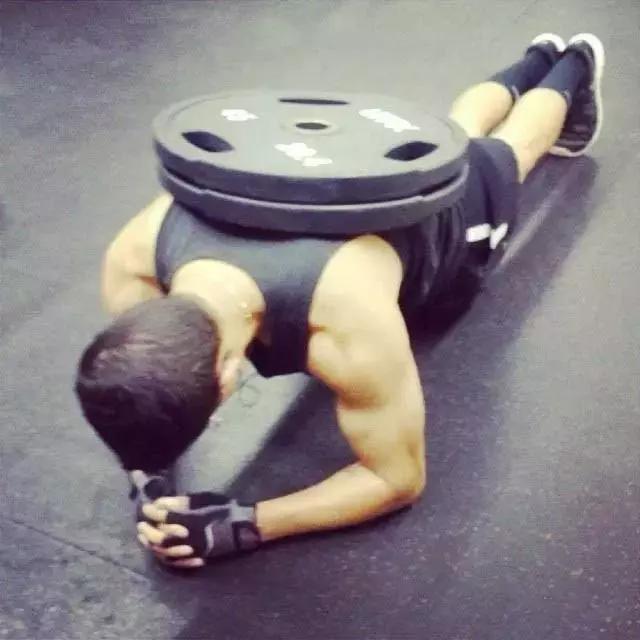 做平板支撑要坚持几分钟,平板支撑小学生坚持几分钟最好