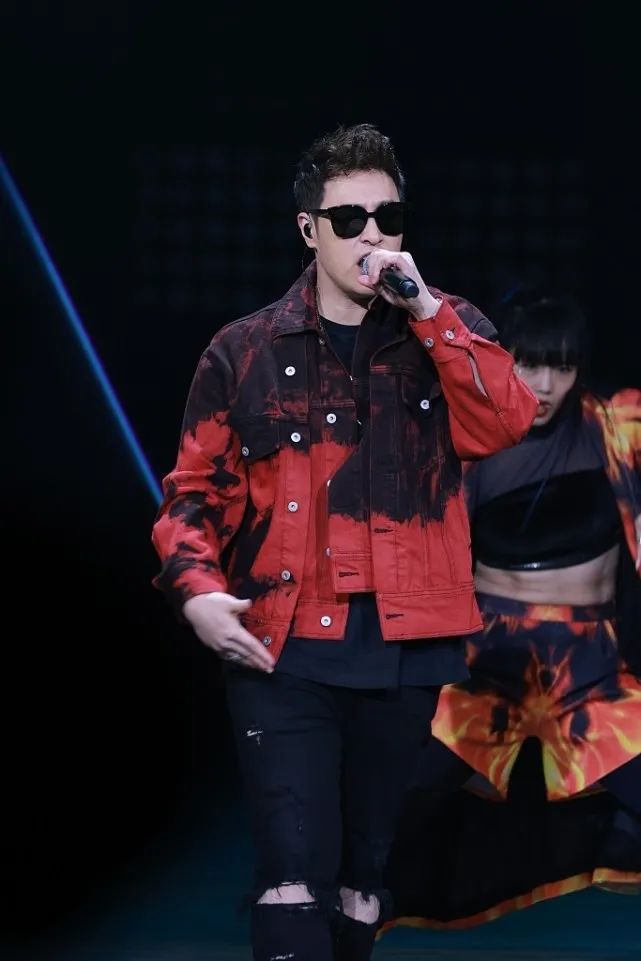 潘玮柏同款着迷粉色外套,潘玮柏大衣