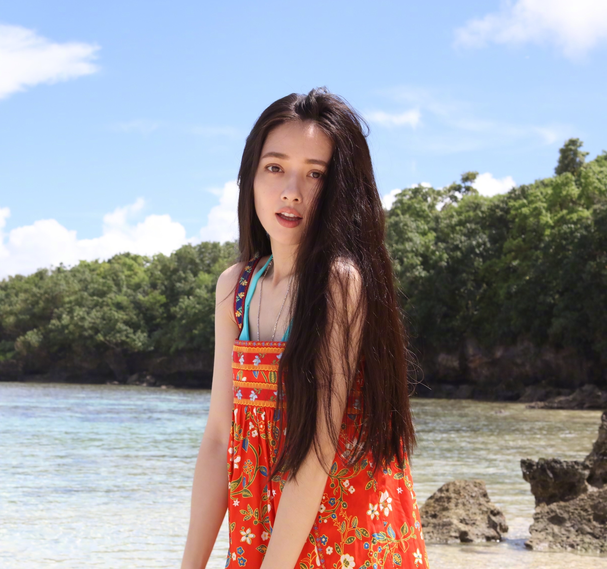 中分发型要具备哪几点才会好看,女生中分不好看用什么发型好看