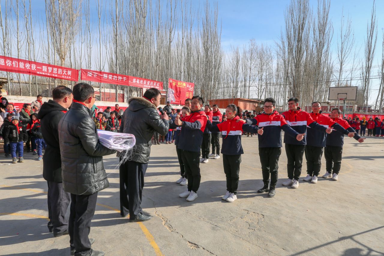 令人感动！联赛激战正酣这两名*疆新**球员却在默默做这件事