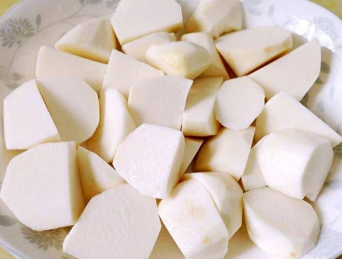 剁椒蒸鱼头里的芋头怎么做好吃,坛子剁椒芋头丝怎么炒最好吃