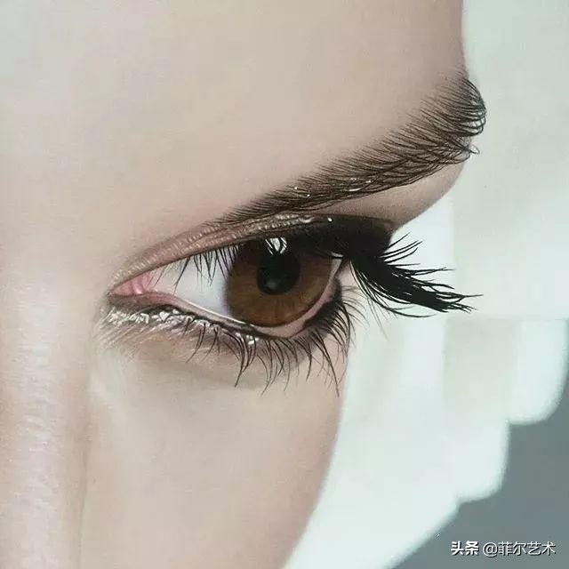 美女画家画美女，怎么看怎么美，看着她的画呼吸都要停滞了