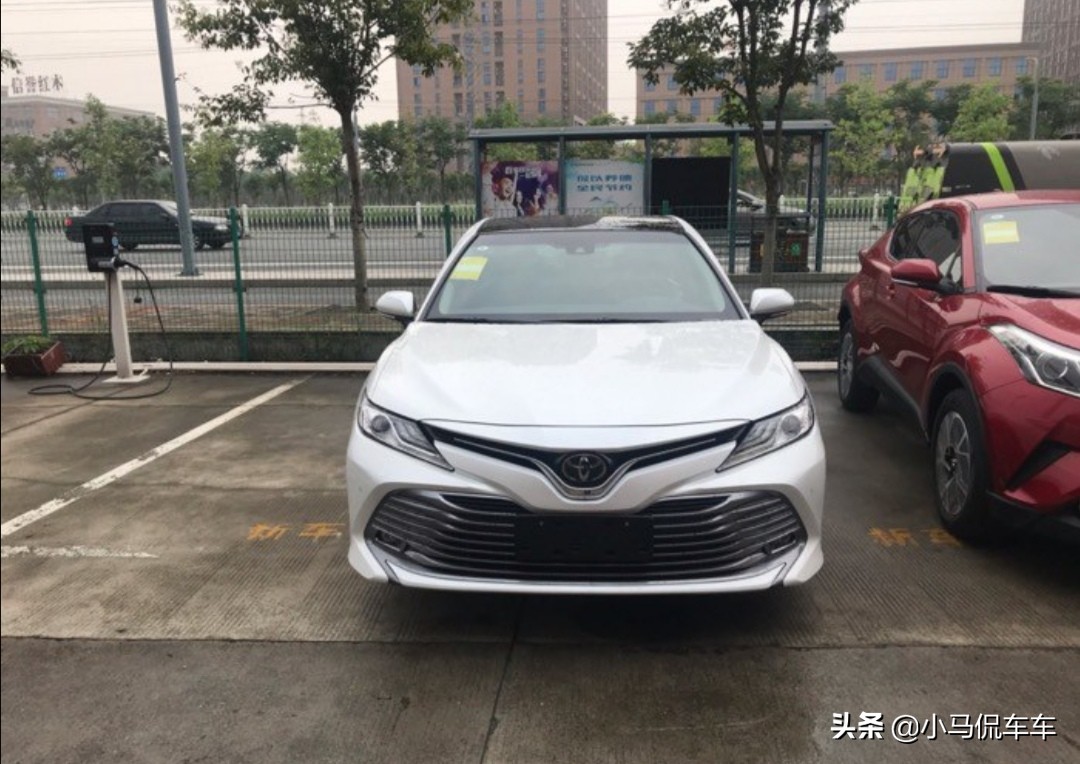 凯美瑞2.5燃油版和雅阁2.0混动指导价都是21.98万，该选谁