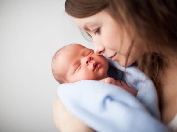 2个月宝宝肠胀气哭闹怎么办,2个多月婴儿肠绞痛哭闹怎么办