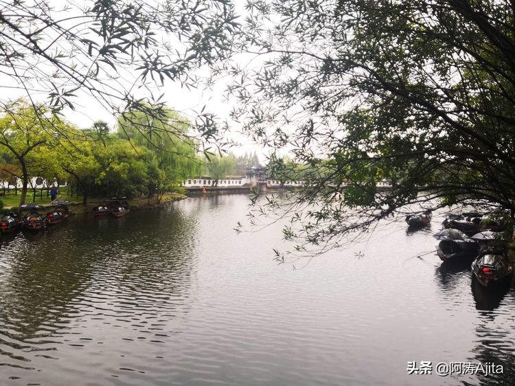 勿谓湖小，天在其中：绍兴东湖