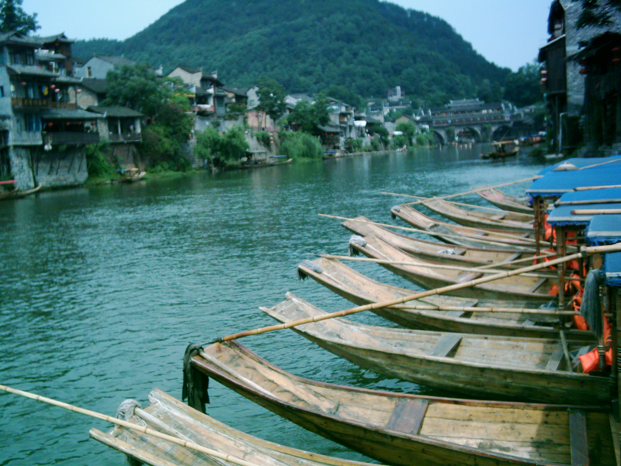 凤凰古城下雨值不值得去,长沙凤凰古城值不值得买