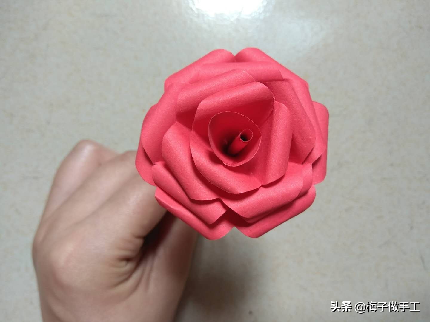 520情人节折纸玫瑰花图文,七夕专题纸玫瑰折纸教程