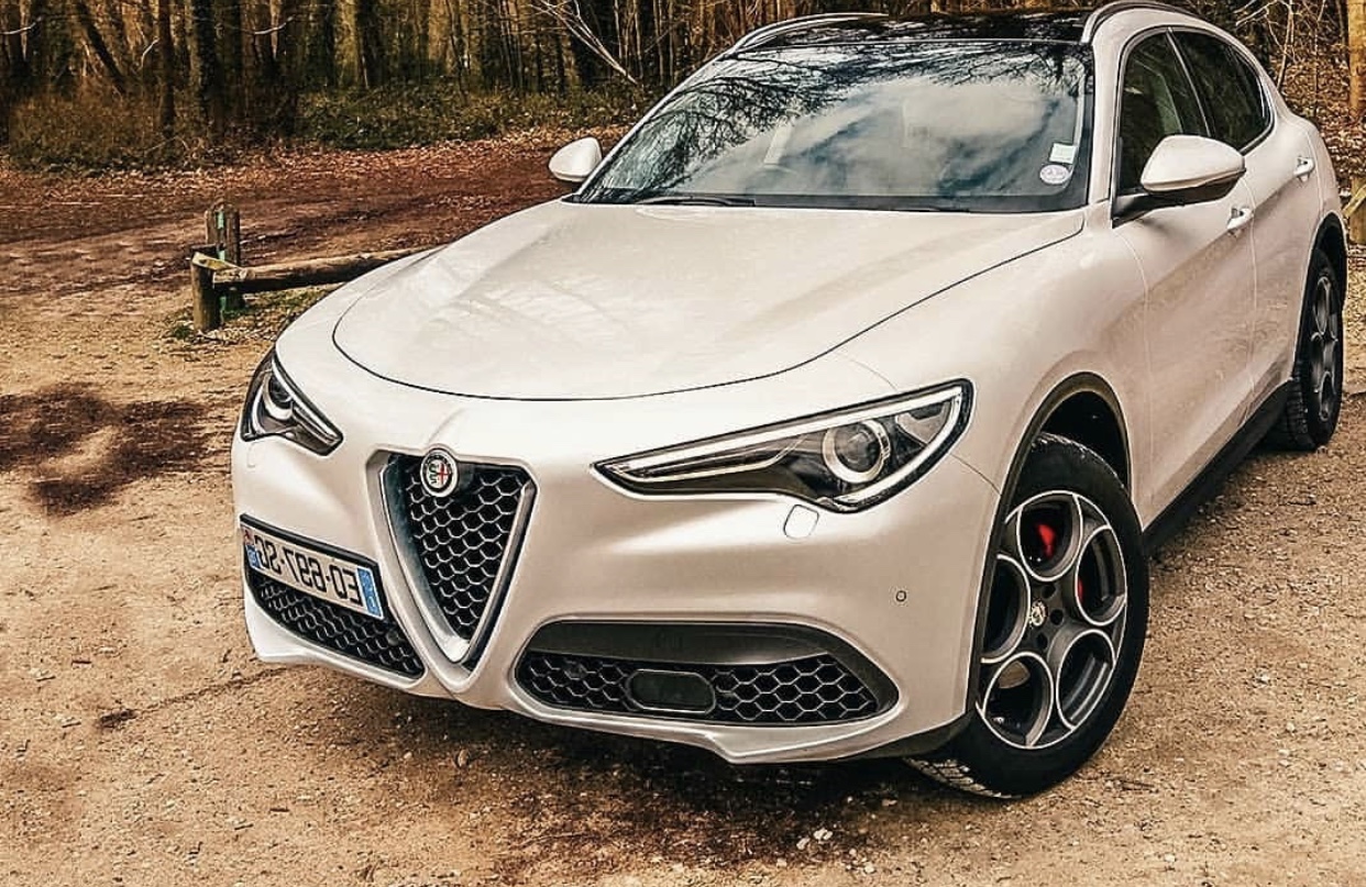 阿尔法罗密欧suv四叶草,地表最快车阿尔法罗密欧