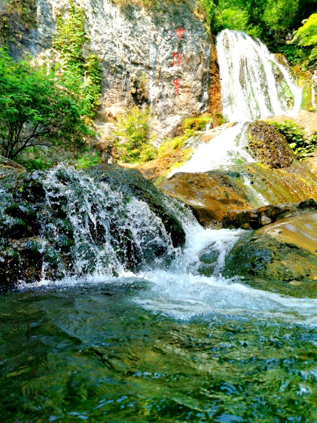 重渡沟：曾经的穷山沟！被民宿唤醒、如今游客一住就俩月