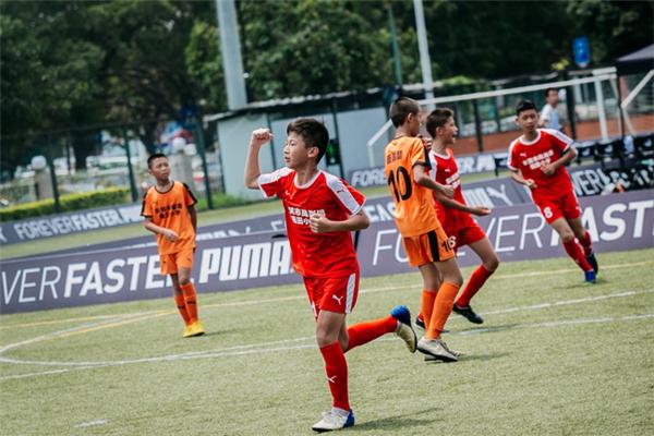 足球小将不畏雨雪斗严寒,炎炎夏日足球少年挥汗逐梦绿茵场