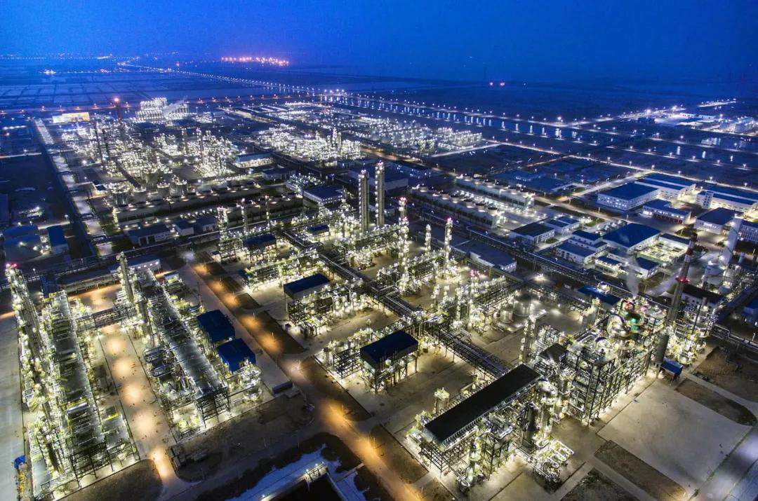 碳边境税、碳市场、碳交易……双碳时代来了！看盛虹、金鹰、魏桥、兰精、红豆等头部企业如何接轨变革