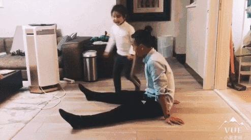 在家亲子运动游戏10岁,宅家一起做运动操