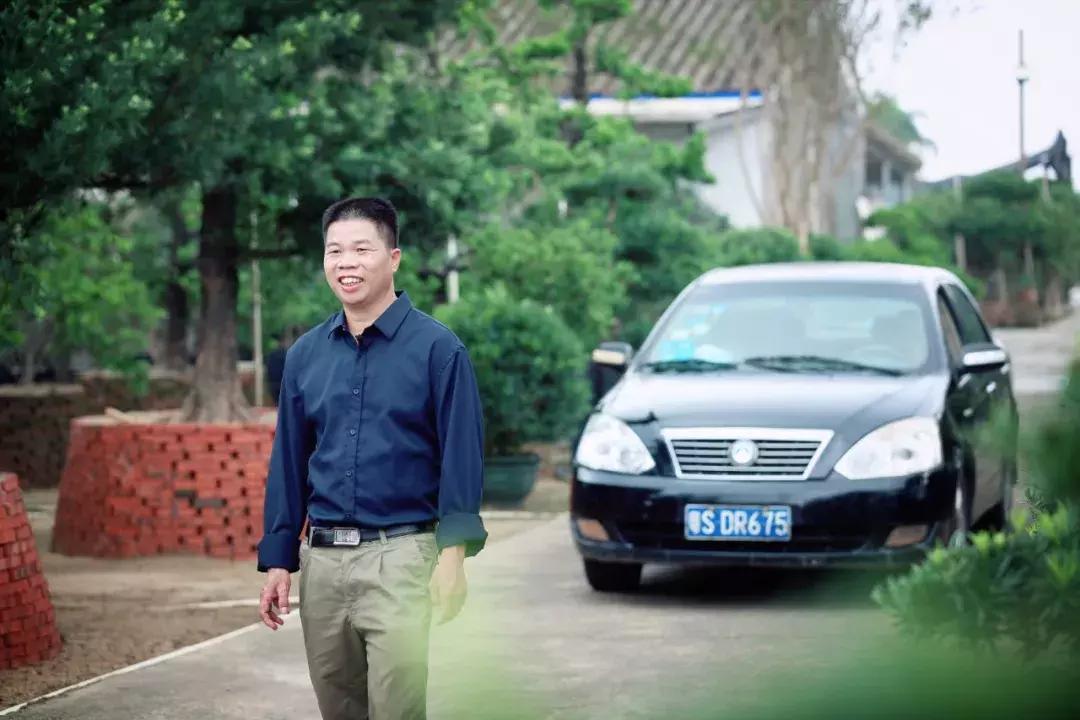 绕地球两圈半,绕地球跑三圈