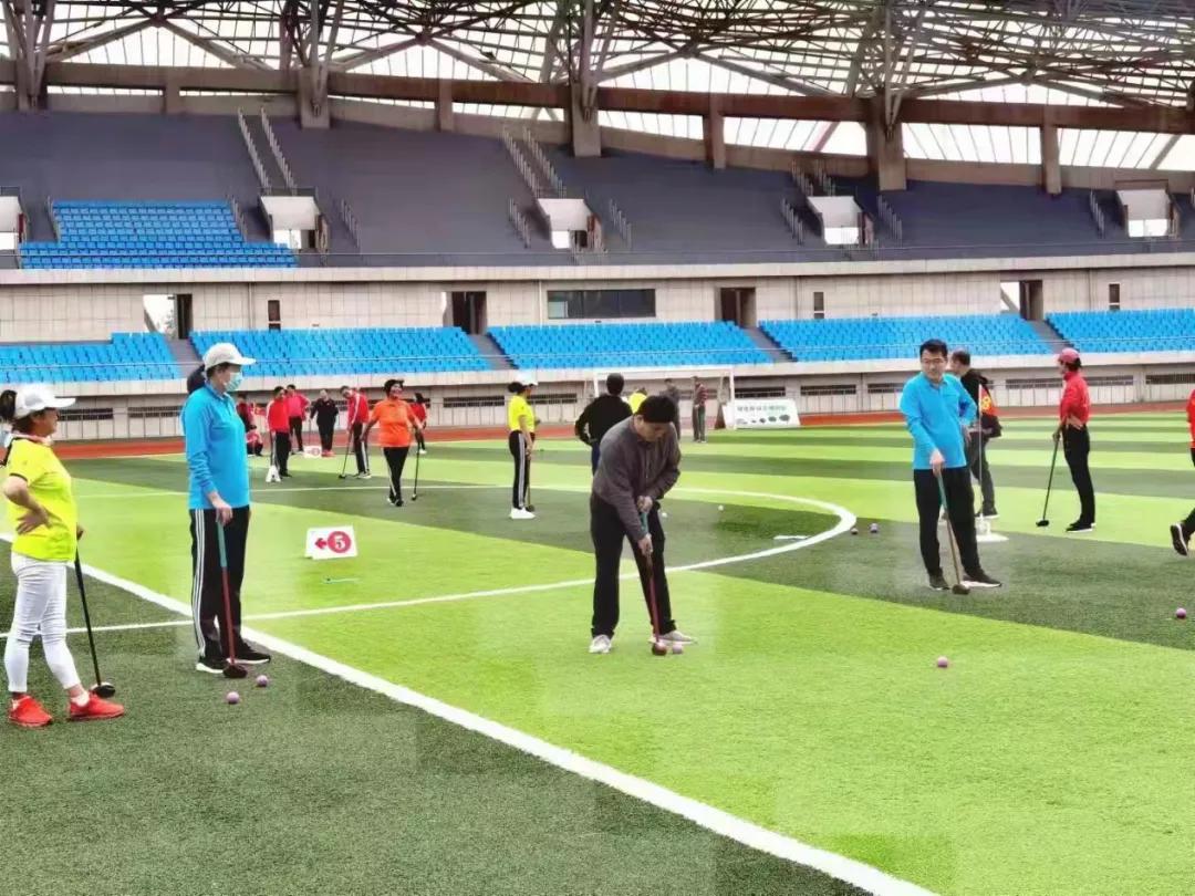 峄城区第十一届全民健身运动会系列活动暨“太极拳、健身气功、场地高尔夫球”比赛在峄城区体育场隆重举办