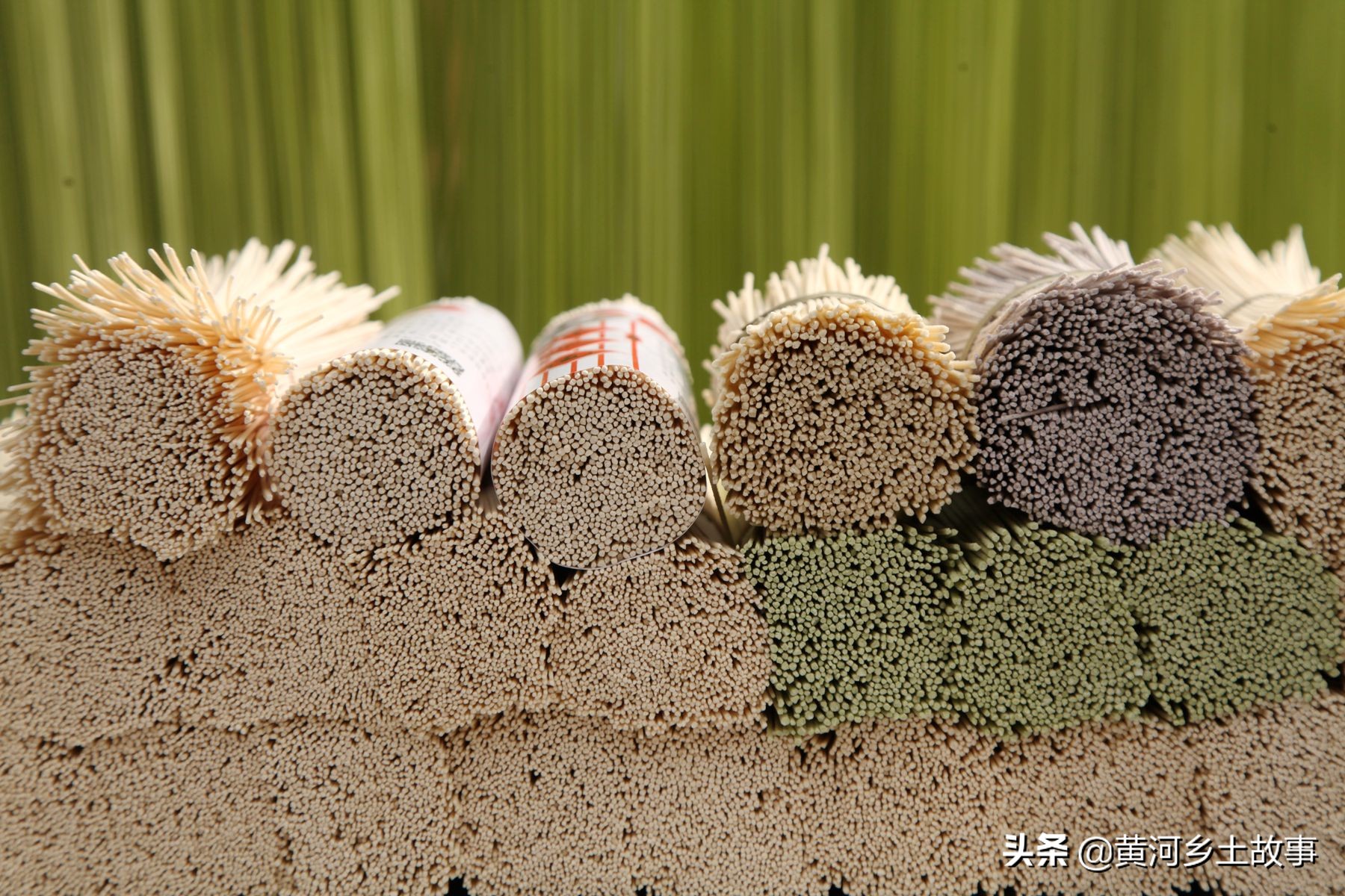 农村传统手工挂面制作全过程,纯手工空心挂面果蔬面