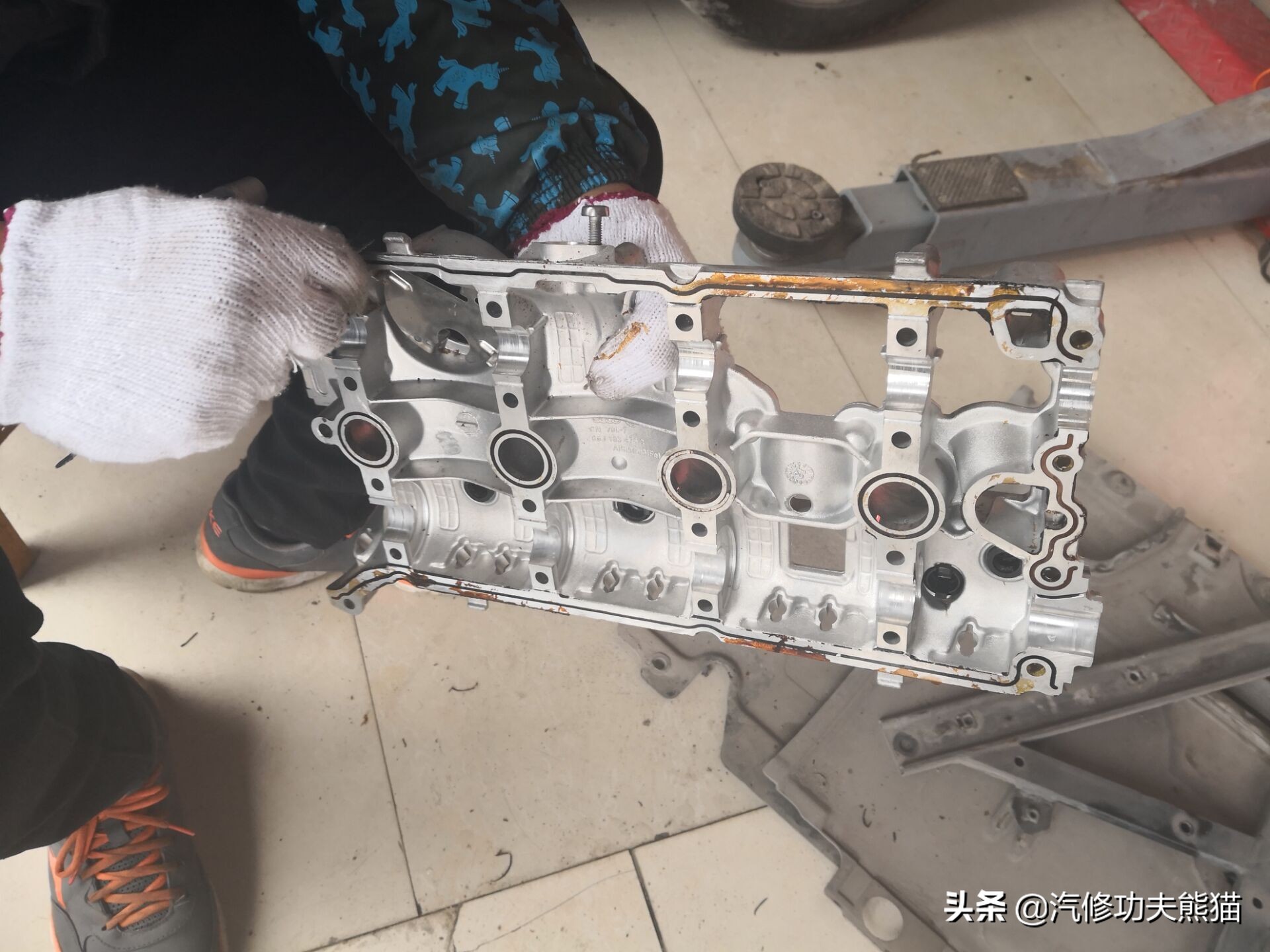 奥迪q53.2自吸发动机烧机油吗,12款奥迪q5发动机烧机油改进