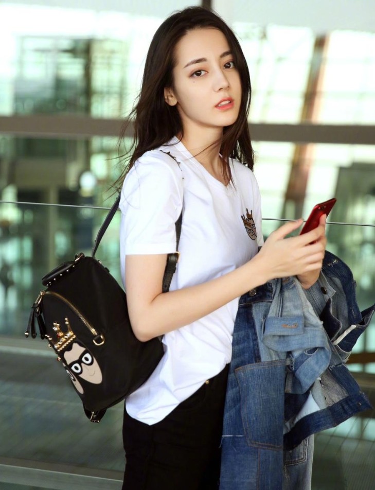 这种“蚂蚁鞋”一般人都穿不了,热巴穿出时尚范,气场3米!