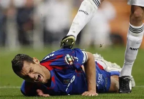 野球场恶意犯规被反杀,野球场恶意垫脚被暴打