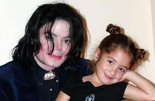 迈克尔·杰克逊唯一女儿，当年自杀未遂，如今22岁美到认不出