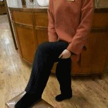 女人年过40岁睡前做这4个动作，排湿气治失眠，预防提前闭经